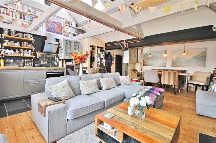 1 Bedroom Flat To Rent In London Road, Twickenham, TW1