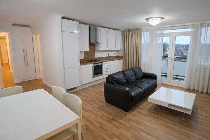 3 Bedroom Flat To Rent In Regents Park Road, Finchley Central, N3