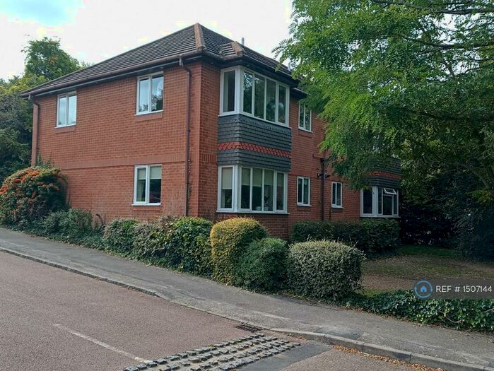 1 Bedroom Flat To Rent In Broome Court, Bracknell, RG12