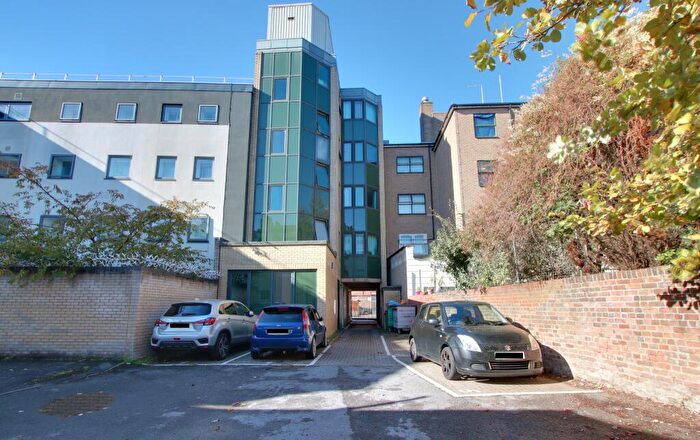 1 Bedroom Apartment To Rent In Bedford Place, SO15