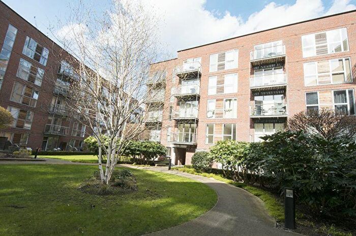 2 Bedroom Flat To Rent In The Heart, Walton-On-Thames, KT12
