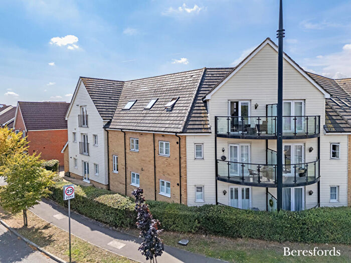 2 Bedroom Apartment For Sale In Le Noke Avenue, Romford, RM3