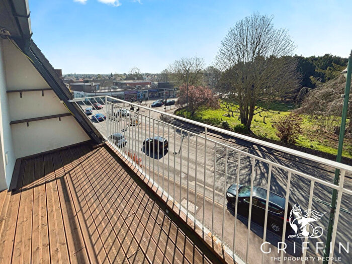 2 Bedroom Flat To Rent In St. Marys Lane, Upminster, RM14