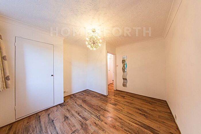 1 Bedroom Flat To Rent In Charlton Lodge, Temple Fortune Lane, Golders Green, NW11