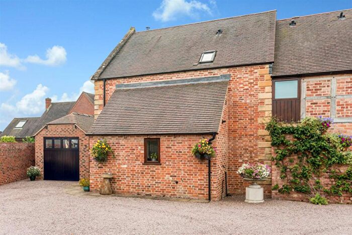 3 Bedroom Barn Conversion To Rent In St Peters Court, Pebworth, CV37
