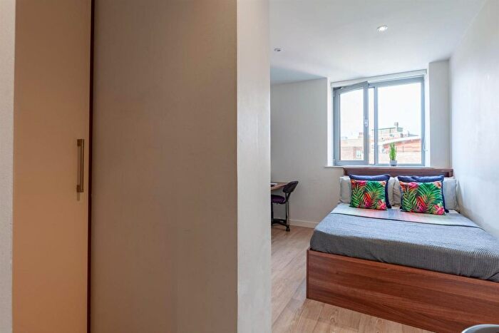 Studio To Rent In The Grove, London, W5