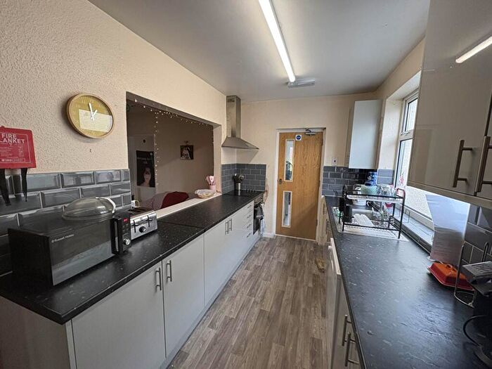 5 Bedroom Semi-Detached House To Rent In Strafford Gate, Potters Bar, EN6