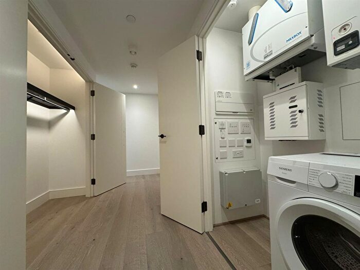 1 Bedroom Flat To Rent In Palmer Road, London, SW11