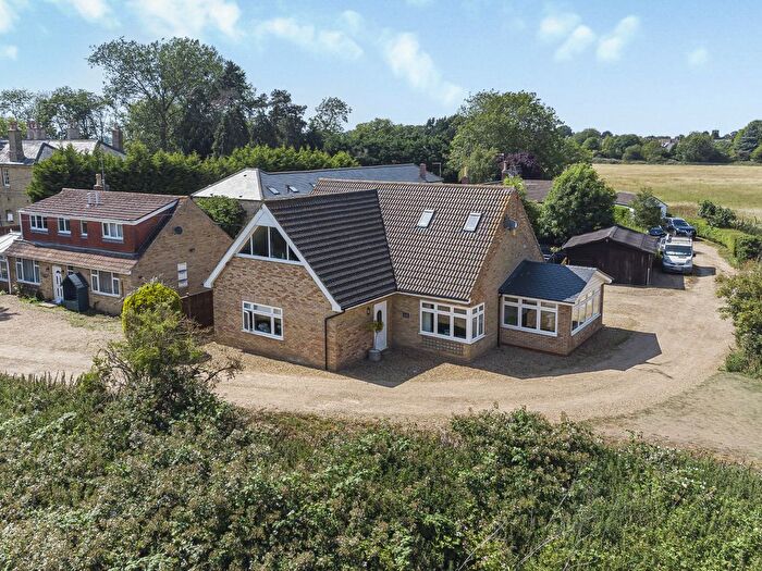 4 Bedroom Detached House For Sale In Lincoln Road, Deeping Gate, Market Deeping, Lincolnshire, PE6
