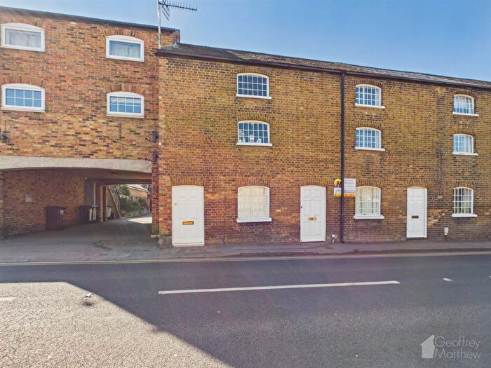 2 Bedroom Maisonette For Sale In High Street, Roydon, Harlow, CM19