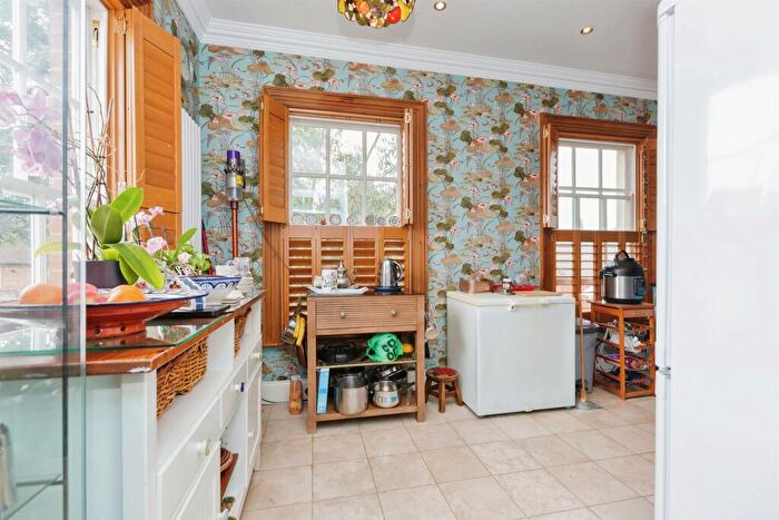 2 Bedroom Flat For Sale In Edith Murphy Close, Birstall, Leicester, LE4