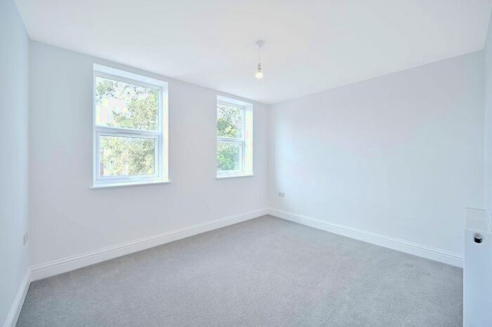 2 Bedroom Flat To Rent In Bath Road, Cranford, Hounslow, TW5