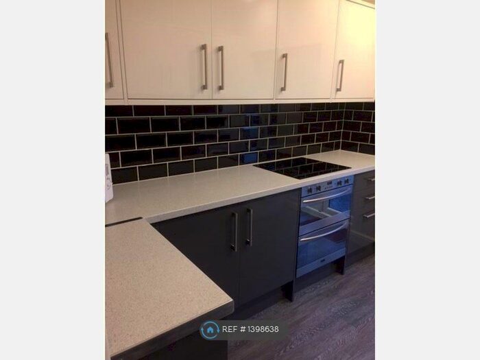 3 Bedroom Semi-Detached House To Rent In Ridgeway Road, Sheffield, S12