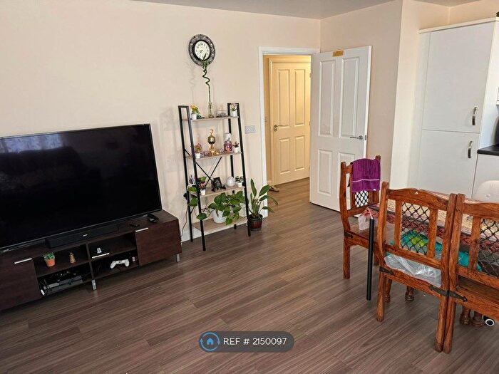 2 Bedroom Flat To Rent In Englefield House, Reading, RG30