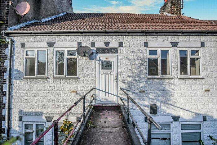 3 Bedroom Flat To Rent In London Road, Greenhithe DA9