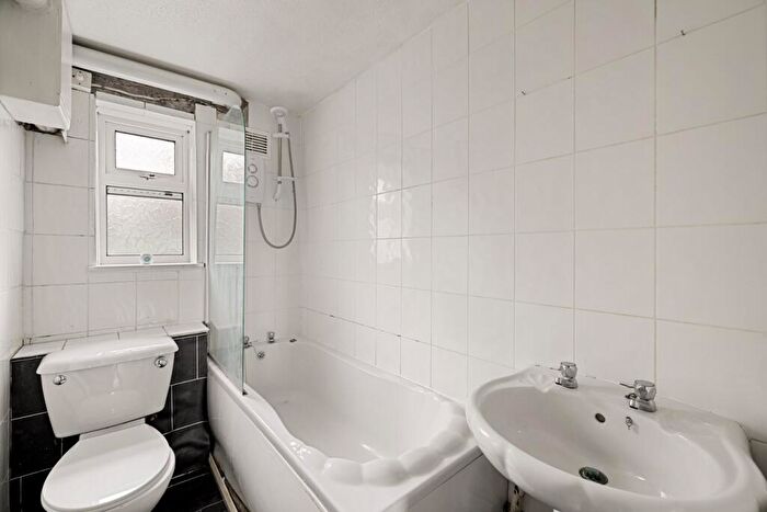 2 Bedroom Flat For Sale In Napier Road, Dover, CT16