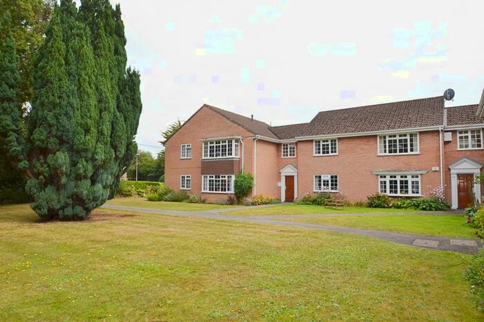 2 Bedroom Flat To Rent In Ferndown, BH22