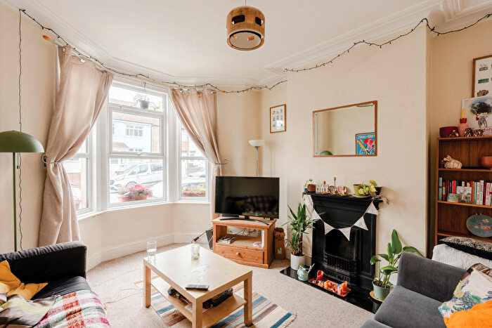 3 Bedroom Terraced House For Sale In Luckwell Road, Ashton, Bristol, BS3