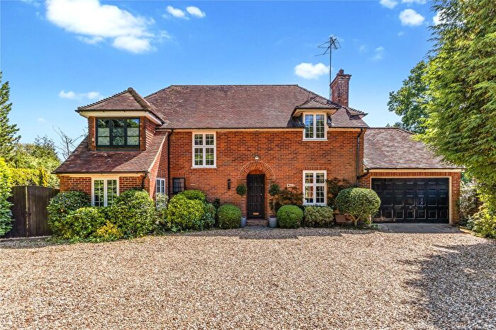 4 Bedroom Detached House For Sale In Round End, Newbury, Berkshire, RG14