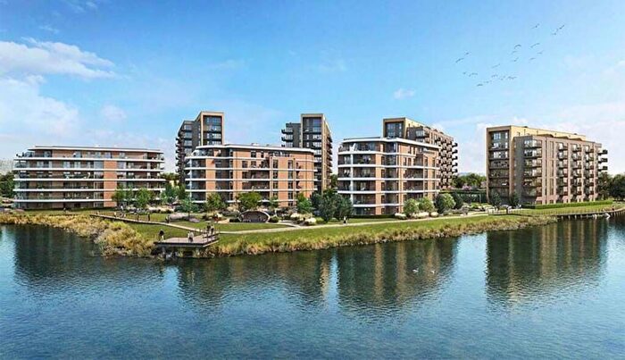 2 Bedroom Flat For Sale In Bankside Gardens, Reading, RG2