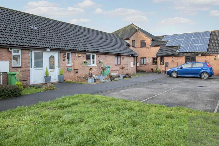 2 Bedroom Flat To Rent In Waterside Gardens, Dunkirk, Nottingham, NG7