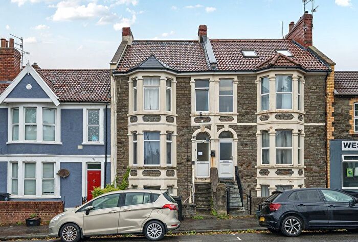 2 Bedroom Flat For Sale In Staple Hill Road, Bristol, Somerset, BS16