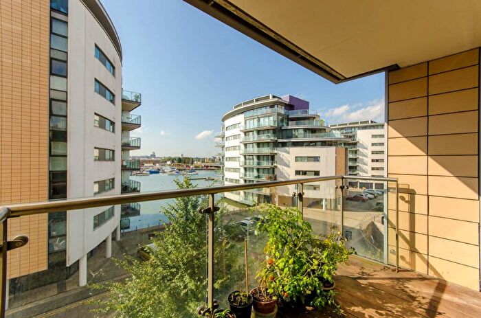 2 Bedroom Flat To Rent In Ebb Court, Gallions Reach, London, E16