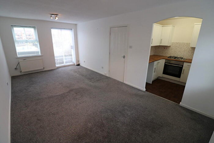 2 Bedroom Apartment To Rent In Plimsoll Way, HU9