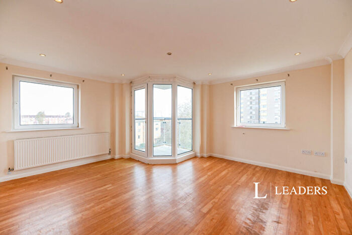 2 Bedroom Flat To Rent In Queen Street, Portsmouth, PO1