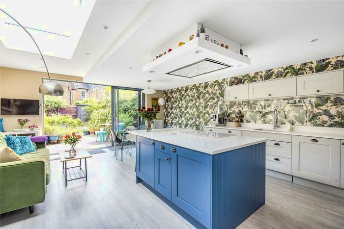 3 Bedroom Terraced House To Rent In Allison Road, Harringay, London, N8