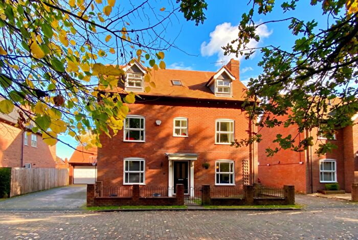 5 Bedroom Detached House For Sale In Round Close, Dickens Heath, B90