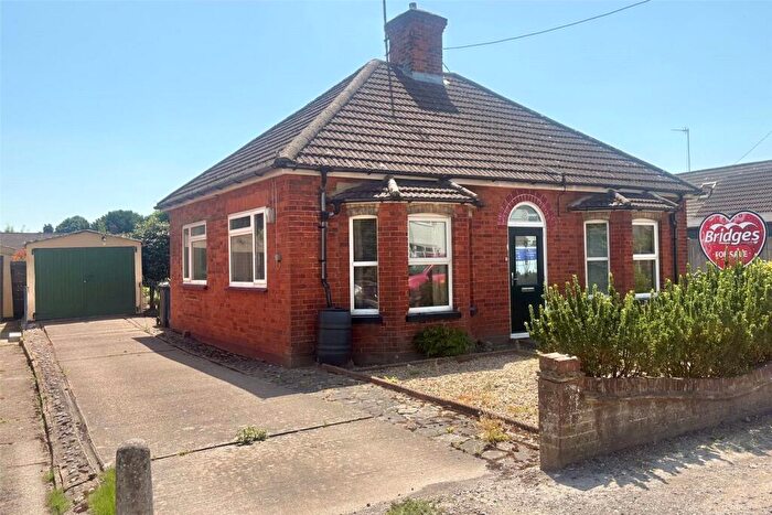 2 Bedroom Bungalow For Sale In Orchard Road, Badshot Lea, Farnham, Surrey, GU9