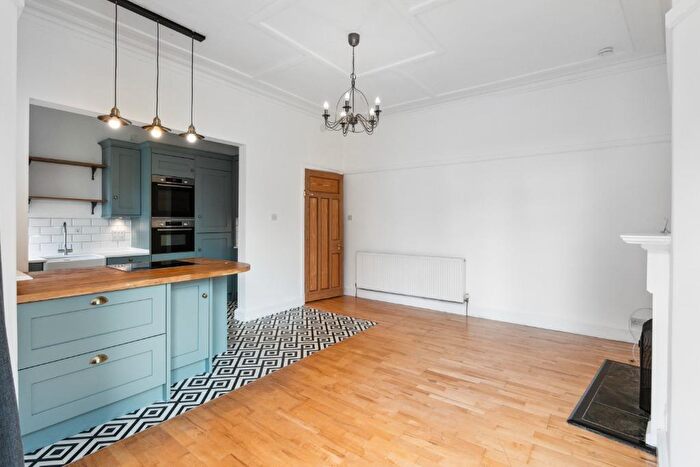 2 Bedroom Flat To Rent In Crow Road, Broomhill, Glasgow, G11