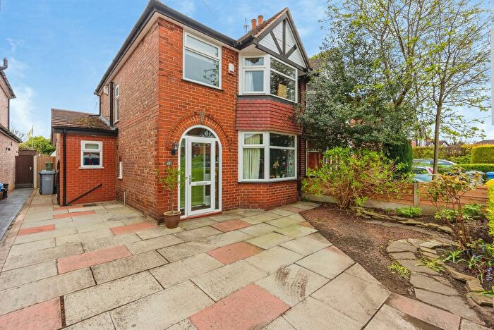 3 Bedroom Semi Detached House For Sale In Ludford Grove, Sale, Greater Manchester, M33