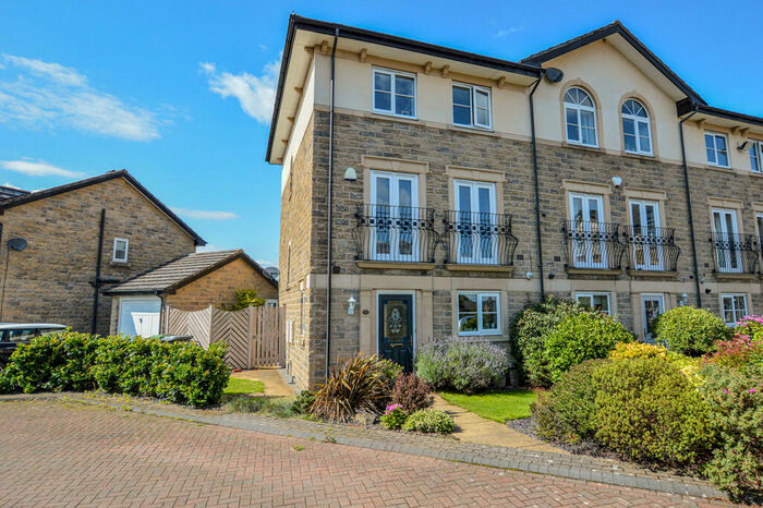 4 Bedroom End Of Terrace House To Rent In Baildon Way, Skelmanthorpe, Huddersfield, West Yorkshire, HD8