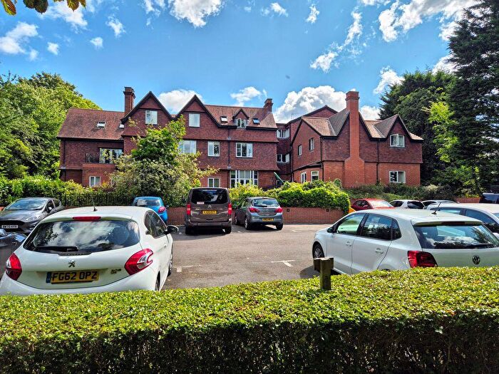 2 Bedroom Flat For Sale In Cardigan Road, Headingley, Leeds, LS6