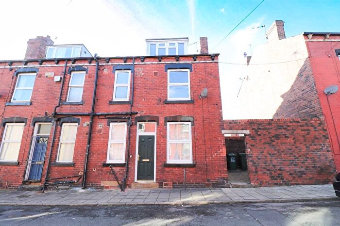 2 Bedroom End Terrace House To Rent In Claremont Place, Leeds, West Yorkshire, LS12