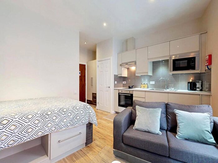 Apartment To Rent In Apt, Eagle House #, M3