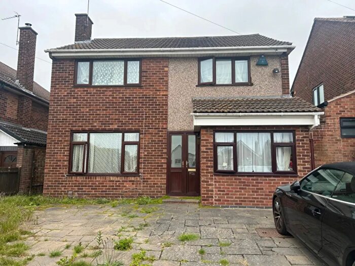 3 Bedroom Detached House For Sale In Wakerley Road, Leicester, LE5