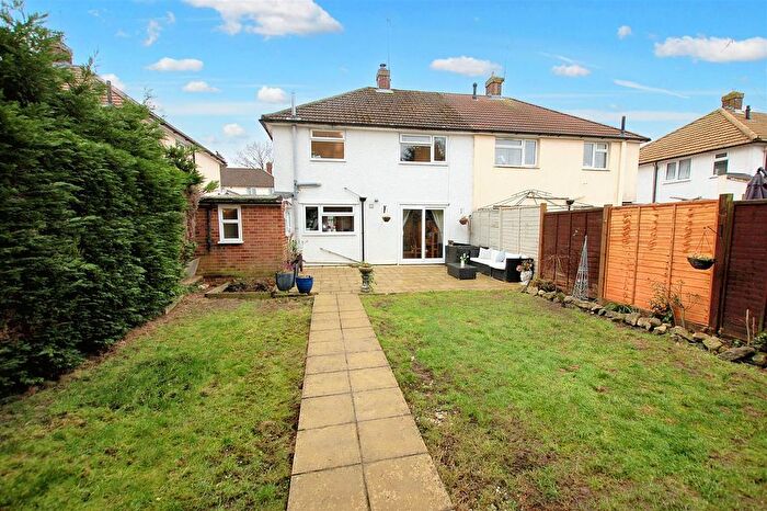 3 Bedroom Semi Detached House For Sale In Raeburn Close, Tonbridge, TN10