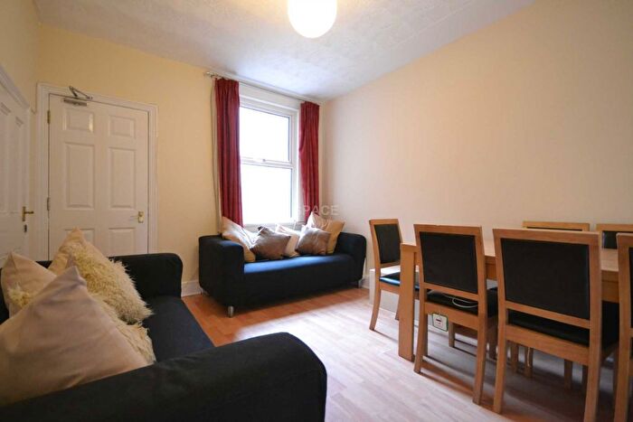 6 Bedroom Terraced House To Rent In Grange Avenue, Earley, Reading, Berkshire, RG6