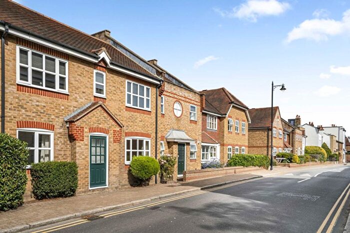 2 Bedroom Maisonette For Sale In Thames Street, Sunbury-On-Thames, TW16