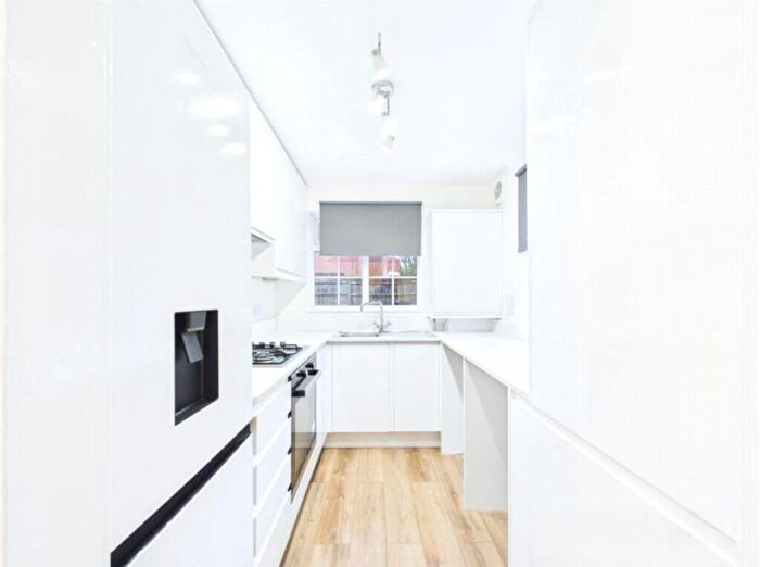 2 Bedroom Apartment For Sale In Campden Road, South Croydon, CR2