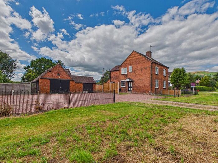 3 Bedroom Semi-Detached House For Sale In Guarlford Road, Malvern, WR14