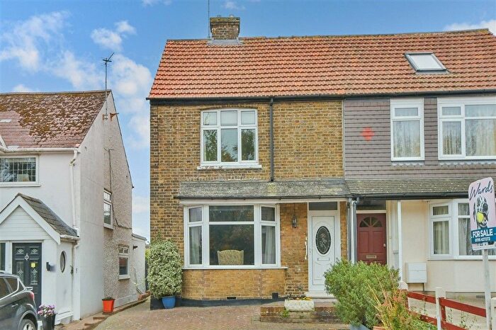 3 Bedroom Semi-Detached House For Sale In Wises Lane, Sittingbourne, Kent, ME10