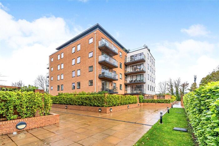 2 Bedroom Apartment For Sale In Old Bracknell Lane West, Bracknell, Berkshire, RG12