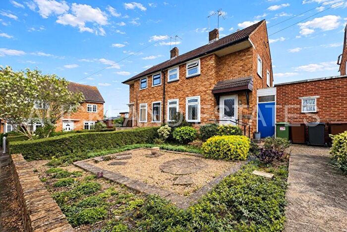3 Bedroom Semi-Detached House For Sale In Kemble Close, Potters Bar, EN6