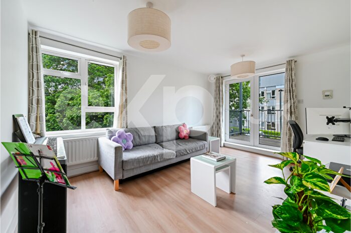 2 Bedroom Flat For Sale In Limerick Close, Balham, London, SW12