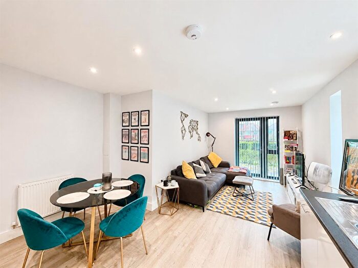 1 Bedroom Flat For Sale In Dominion Court, London Road, Hounslow, TW3