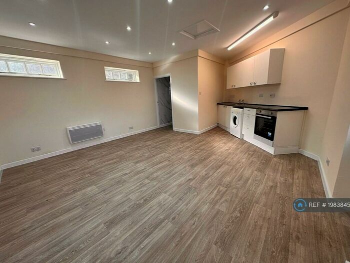 1 Bedroom Bungalow To Rent In Windsor Road, Chobham, Woking, GU24